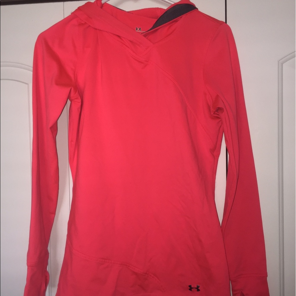 Very comfy under armor sweatshirt!!