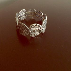 Detailed and Adjustable Heart Bracelet