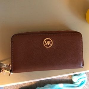 Michael kors wristlet