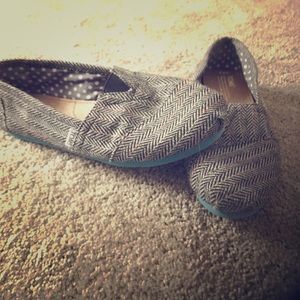 9.5 Women's Toms