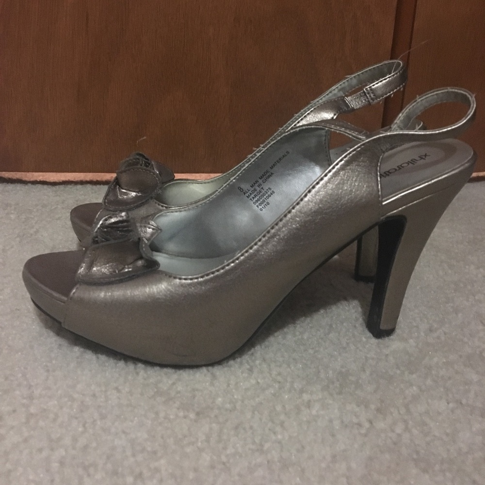 Metallic heels!