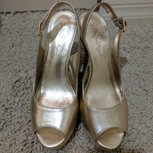 Like new gold Lilly Pulitzer wedges