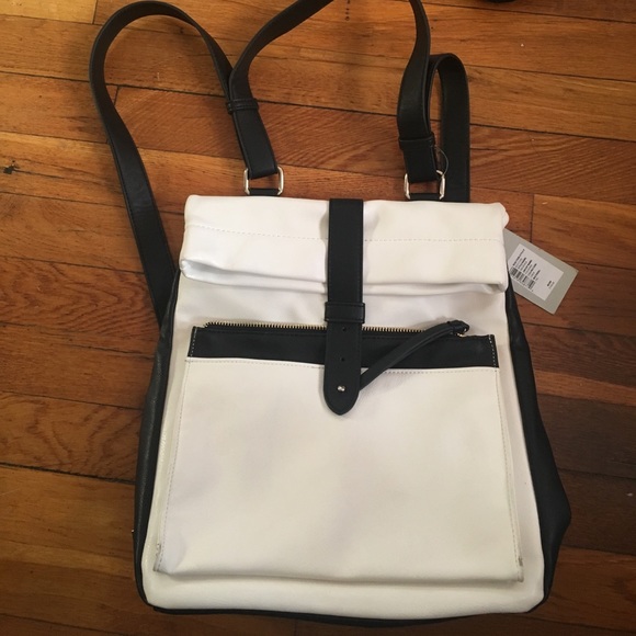 Kenneth Cole Reaction backpack foldover - Picture 1 of 7