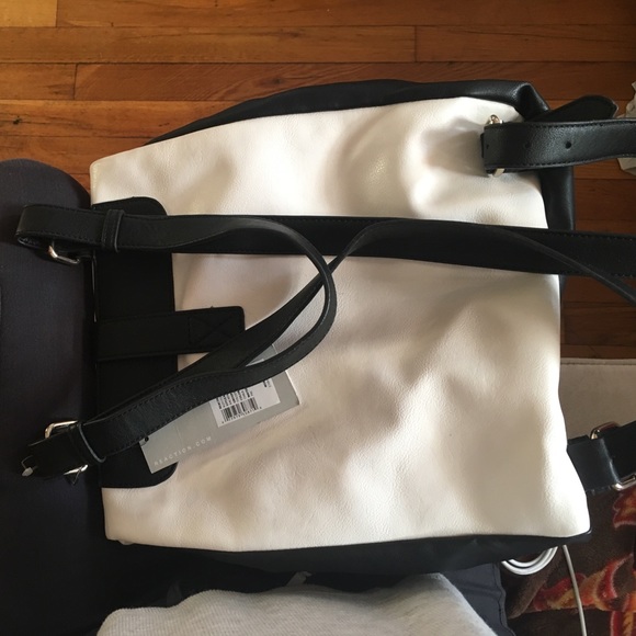 Kenneth Cole Reaction backpack foldover - Picture 2 of 7