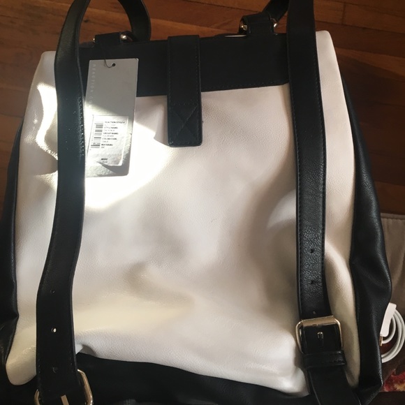 Kenneth Cole Reaction backpack foldover - Picture 3 of 7