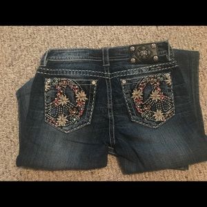 Miss Me Boot Jeans w Peace Sign back pockets✌🏼💕