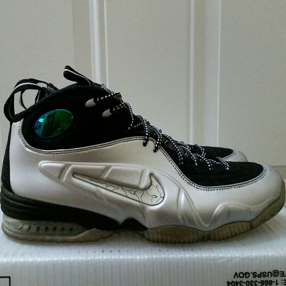 Nike 1/2 Cent Black/Metallic Silver Penny sz 9 men