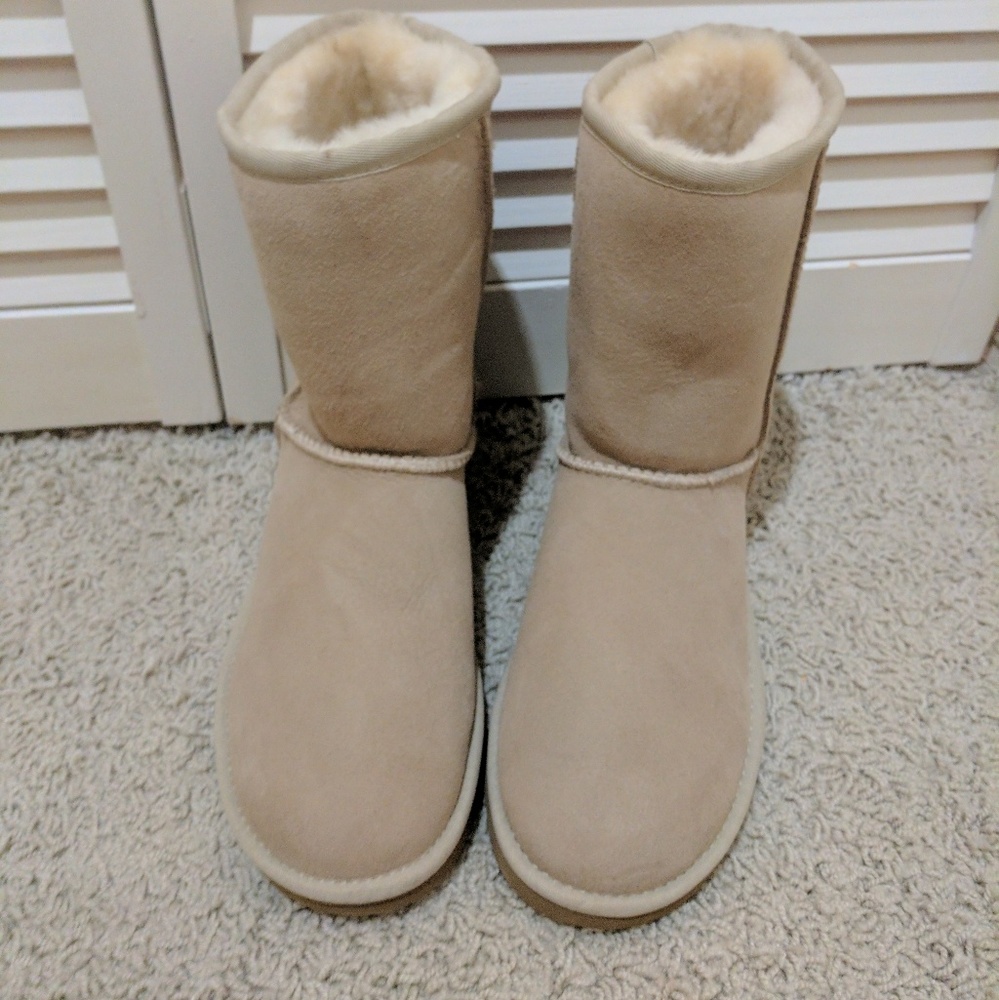 BRAND NEW cream colored UGGS