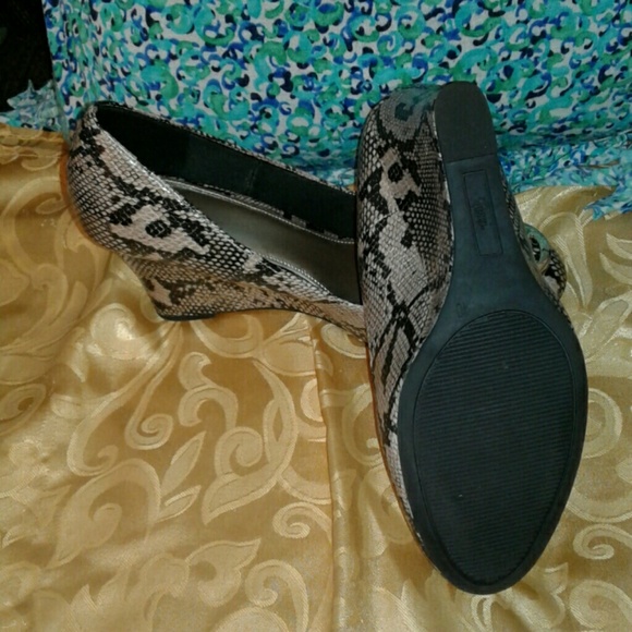 Fiomi size 10 snake skin shoes - Picture 3 of 3