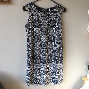 Black and white patterned dress