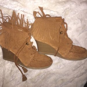 minnetonka booties