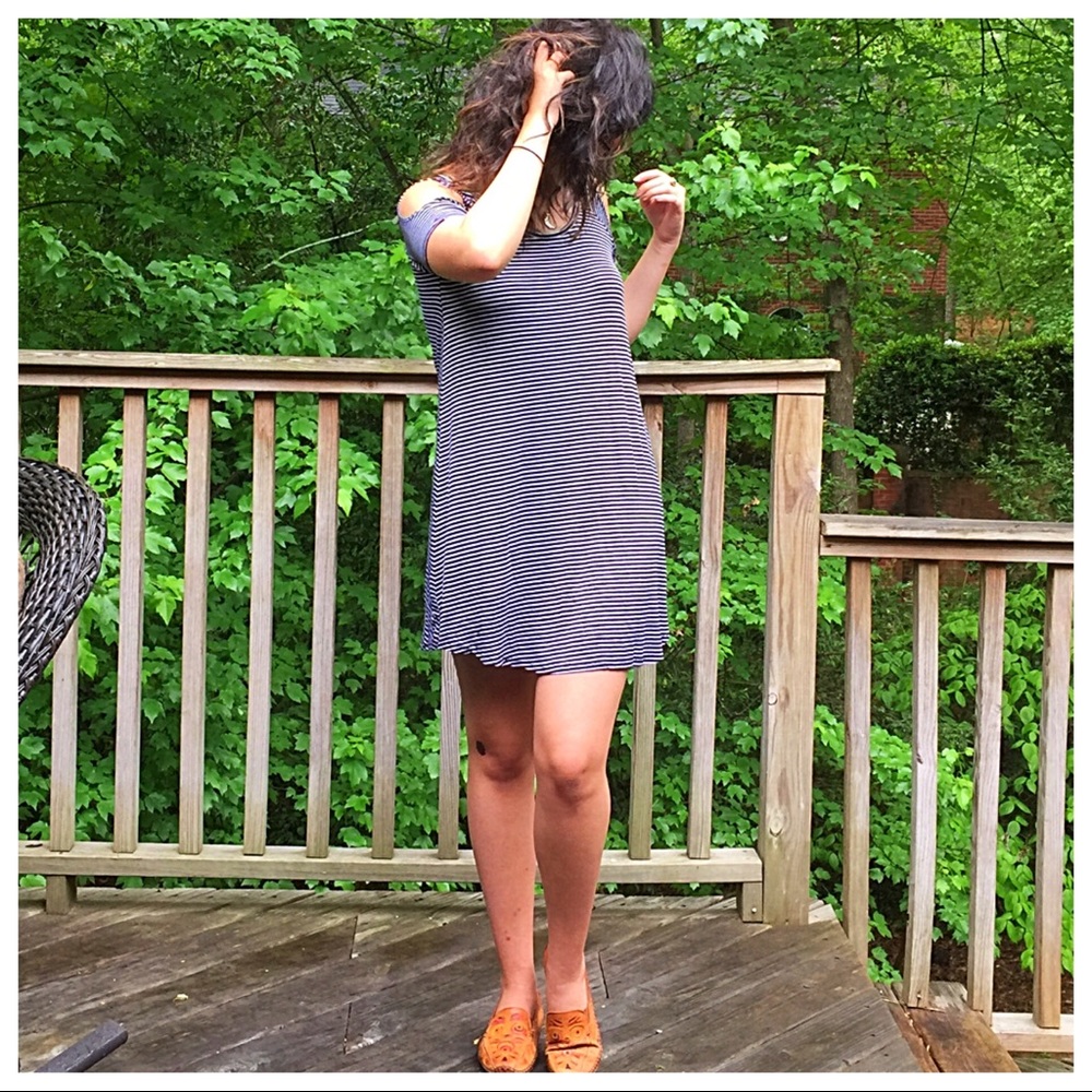 🆕 striped cold shoulder dress - Picture 1 of 4