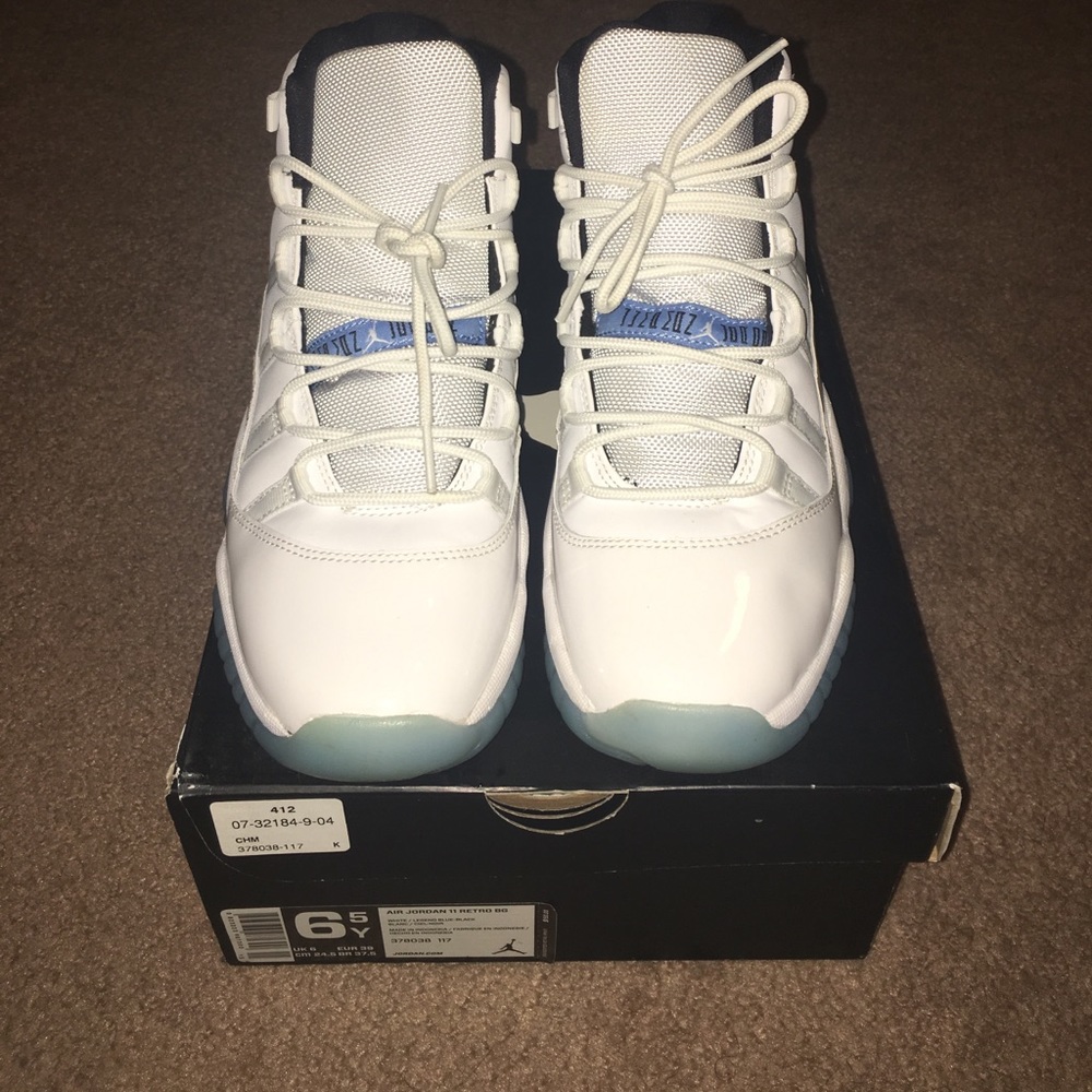 Air Jordan Retro XI (11) White Legend Blue Black