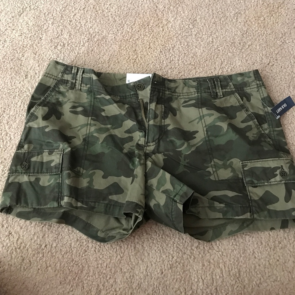 BRAND NEW NEVER WORN CAMO OLDNAVY SHORT SHORTS!!!