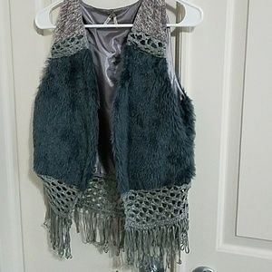 Gimmicks fringe & faux fur vest