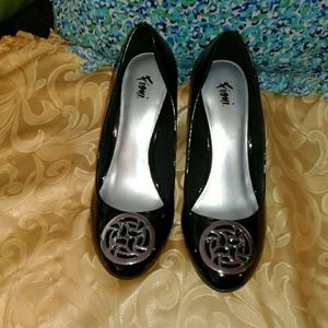 Fiomi size 10 black pat