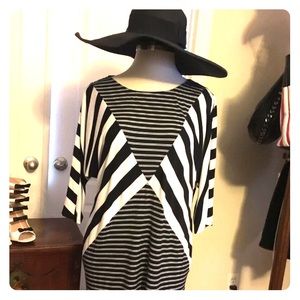 Black&white Addressing woman dolman sleeve size 1x