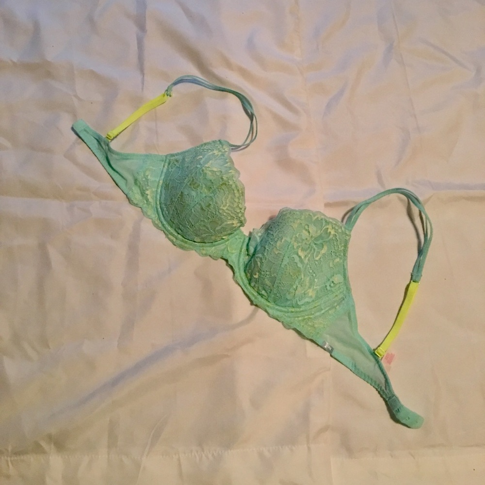 VS PINK bra size 32D