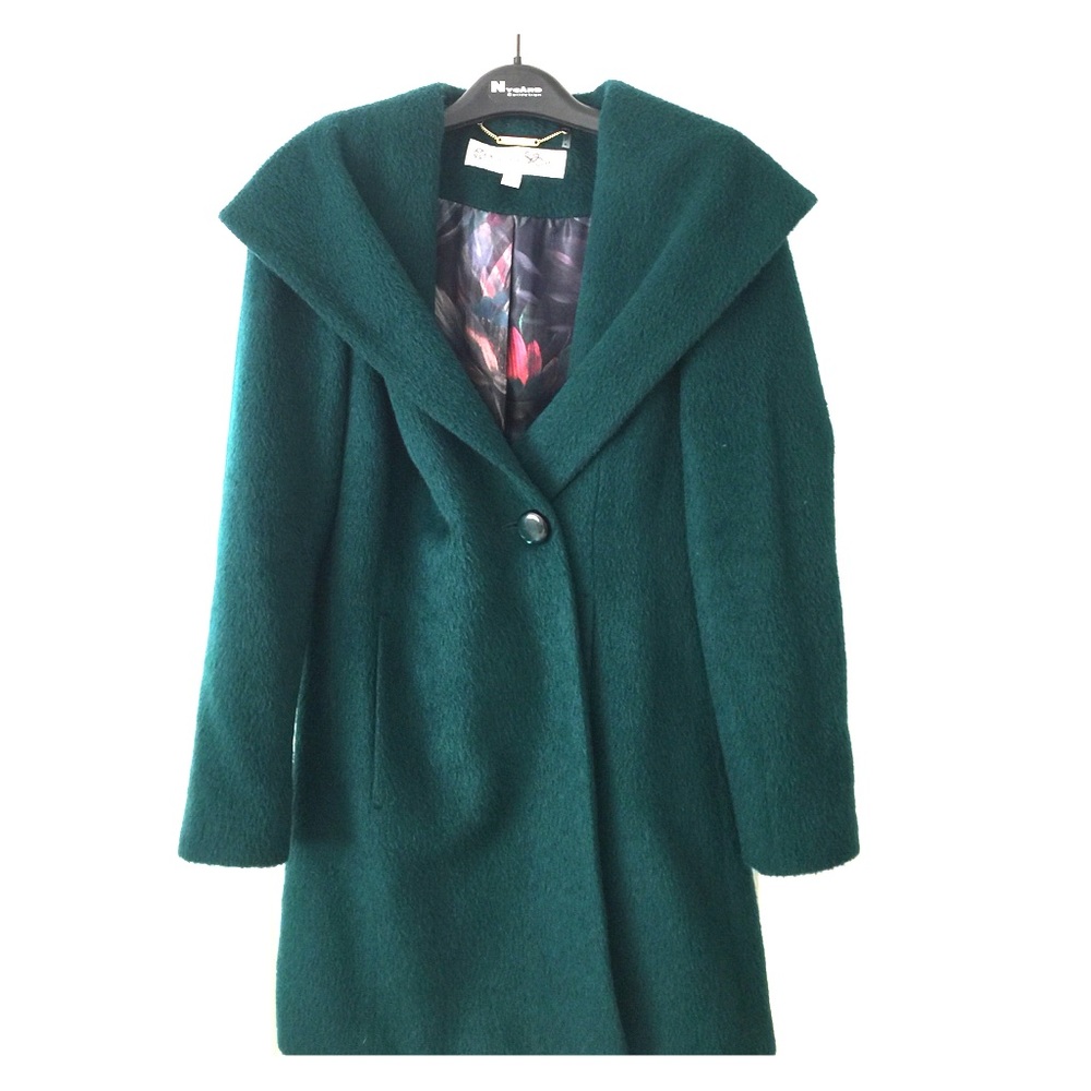 Trina Turk  long sleeve wool blend coat size 6