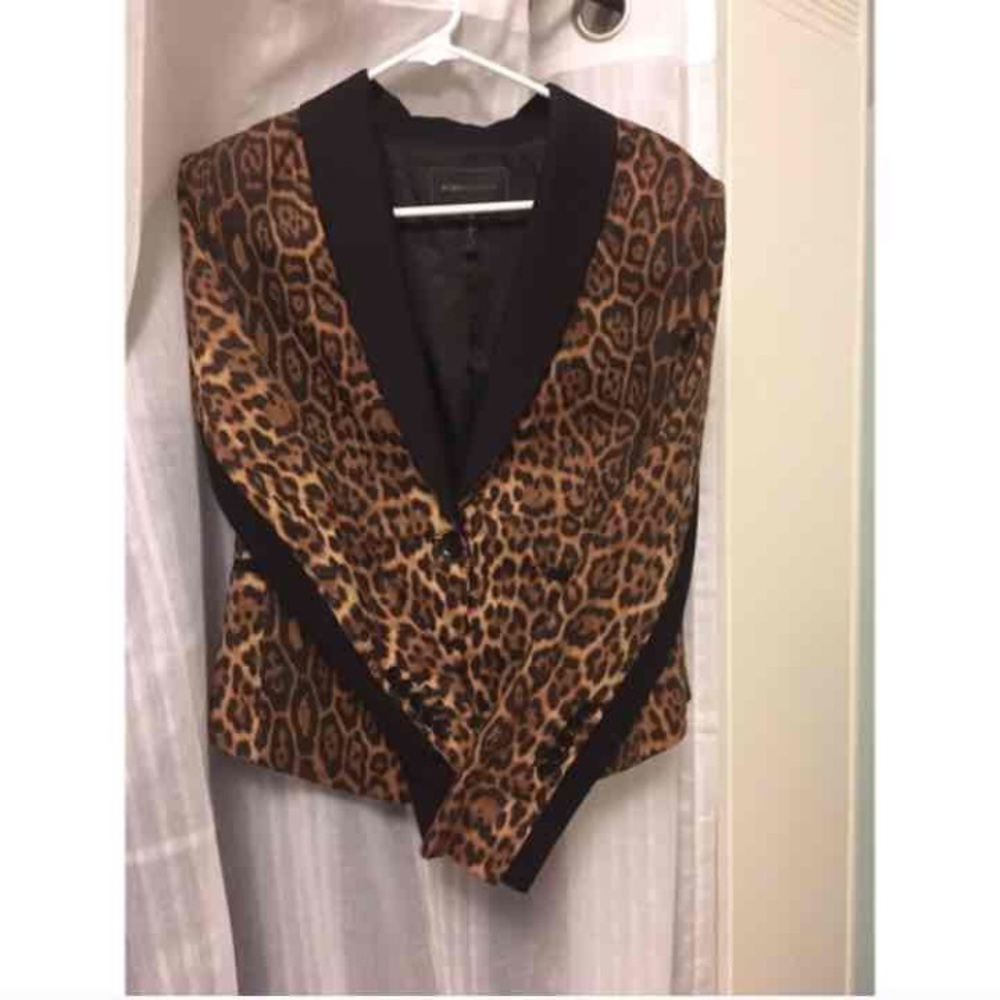 Bcbg max azria cheetah print blazer