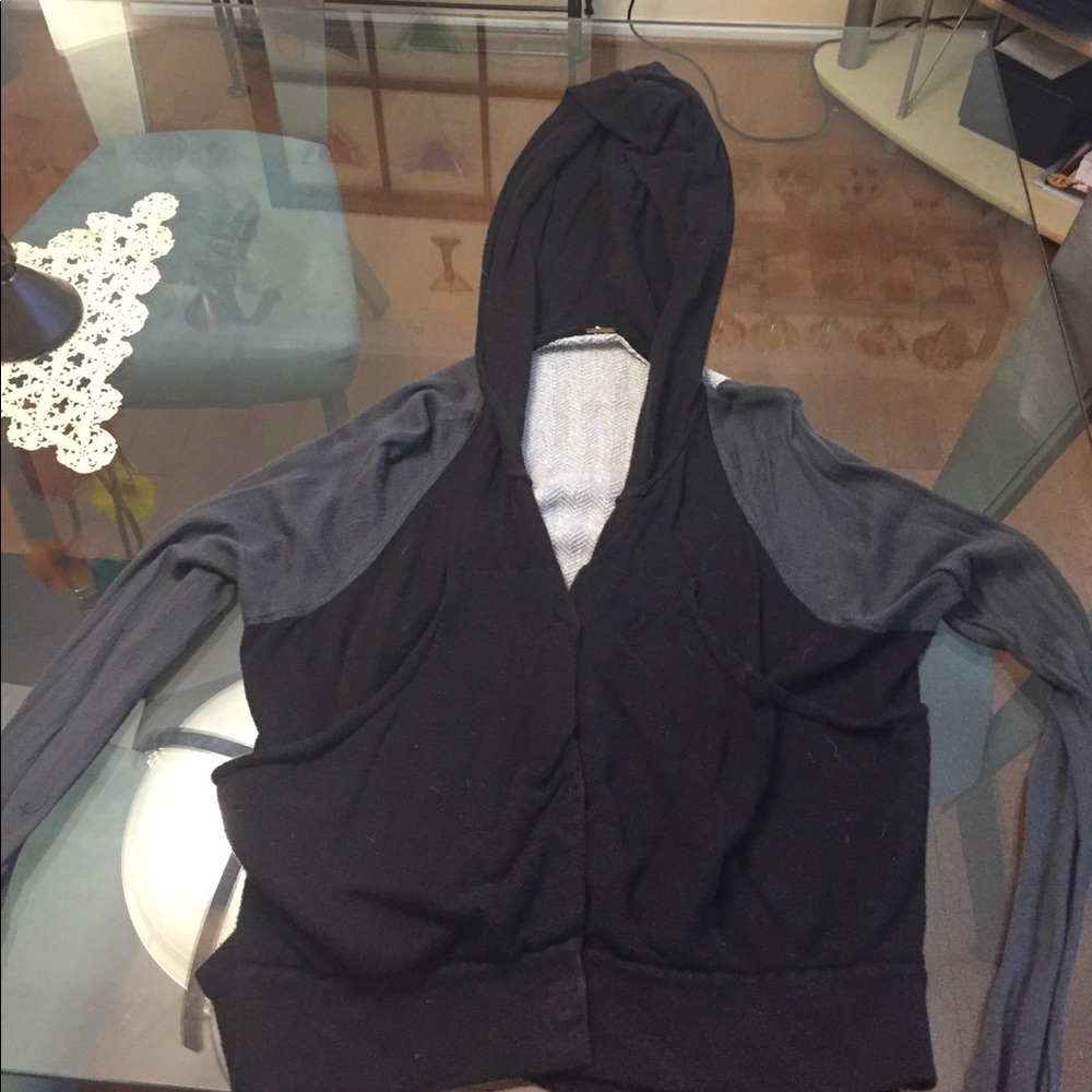 Light sweatshirt with hood