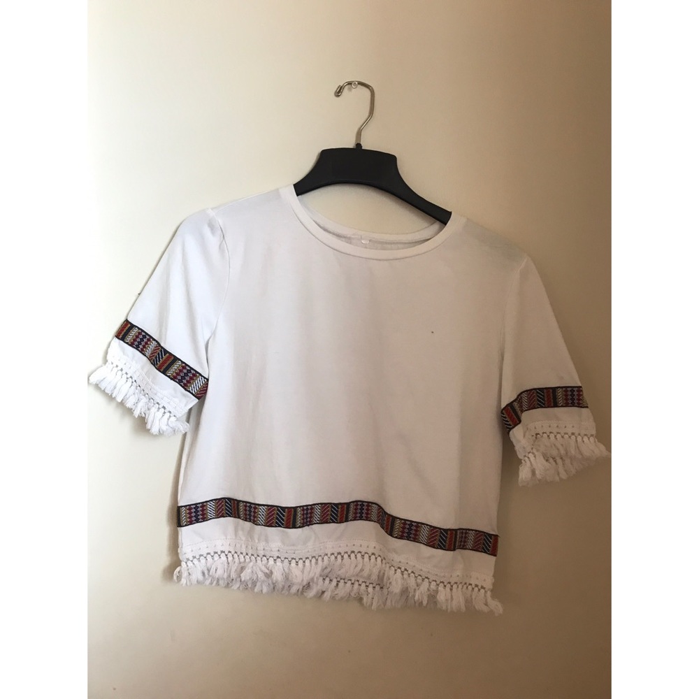 White top with details fringe