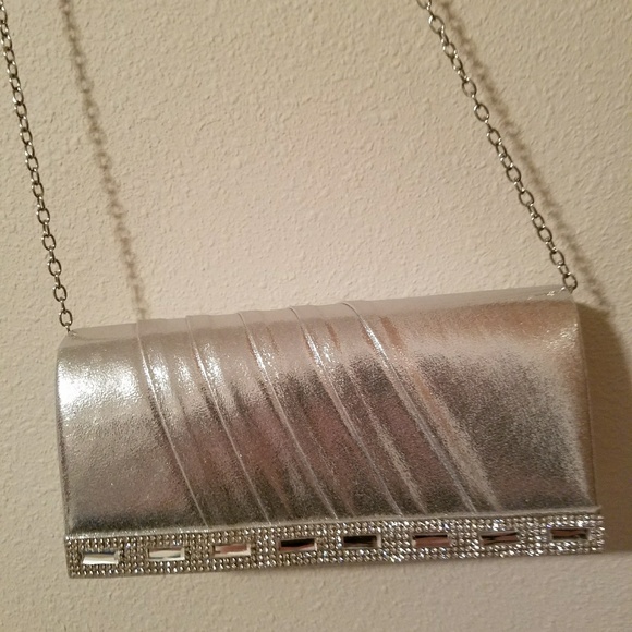 "PRICE DROP" - Silver Clutch w/ Silver Chain/Rope - Picture 1 of 5