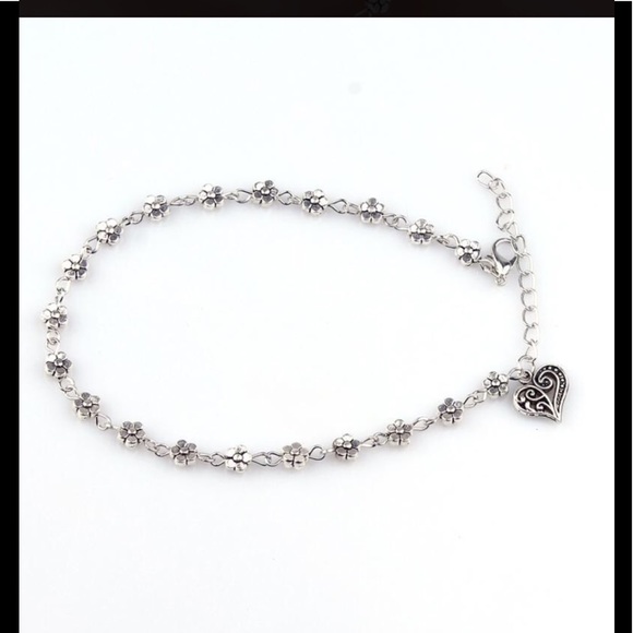 5⭐️ RATED!  Silver Heart & Floral Ankle Bracelet - Picture 5 of 5