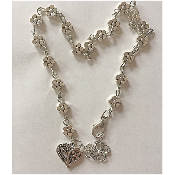 5⭐️ RATED!  Silver Heart & Floral Ankle Bracelet - Picture 2 of 5