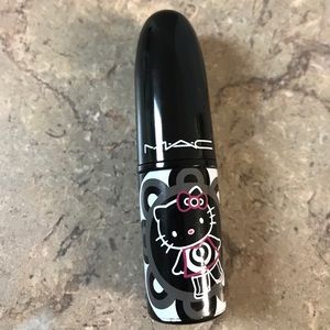 MAC HELLO KITTY "STRAYIN" LIPSTICK 💄
