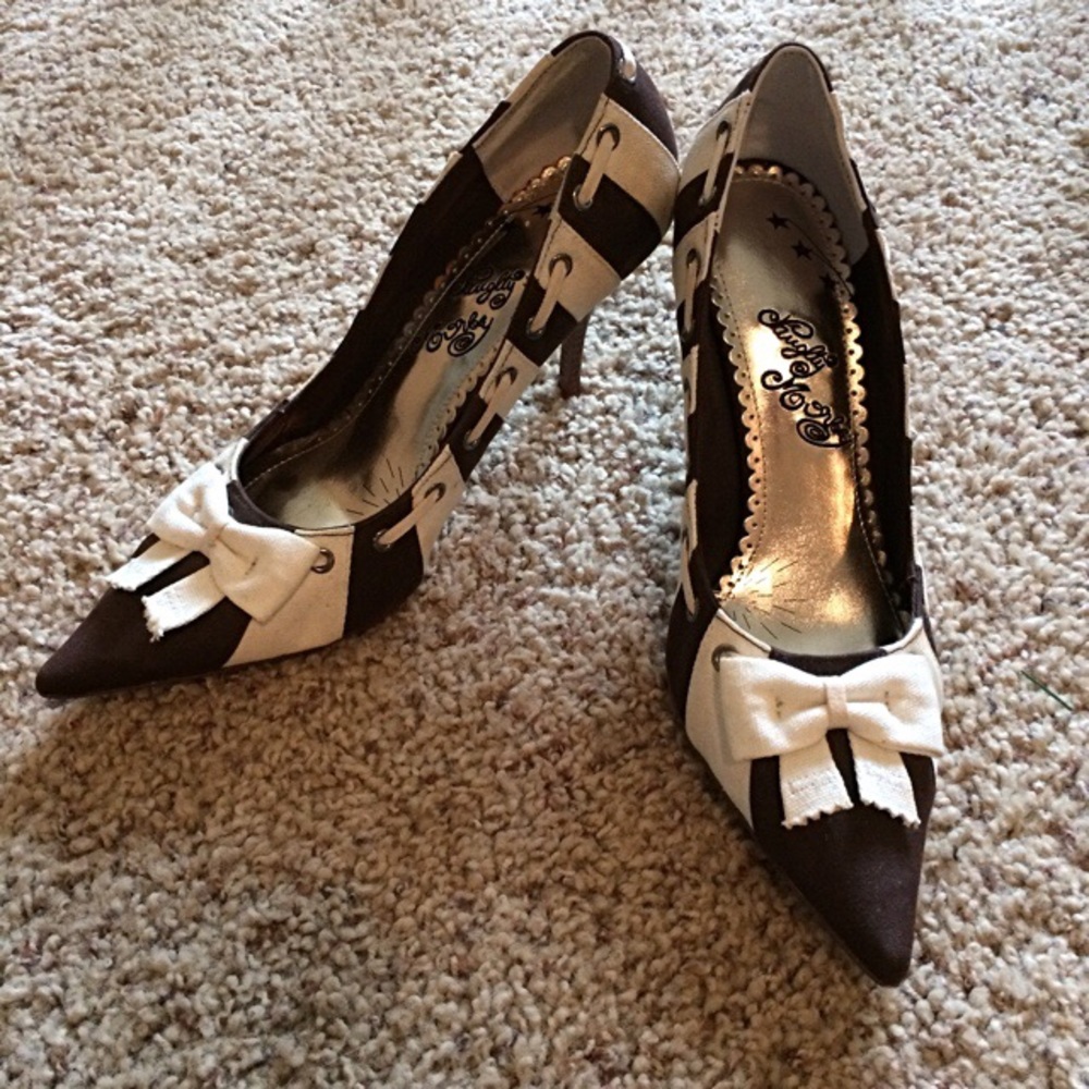 Naughty Monkey Brown & White Stripe Heels - 9.5
