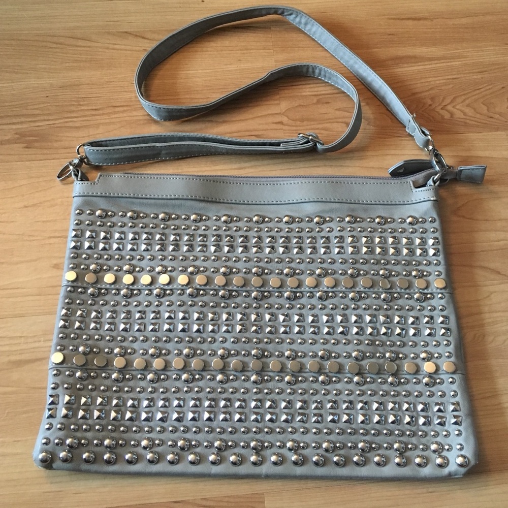 Stud clutch