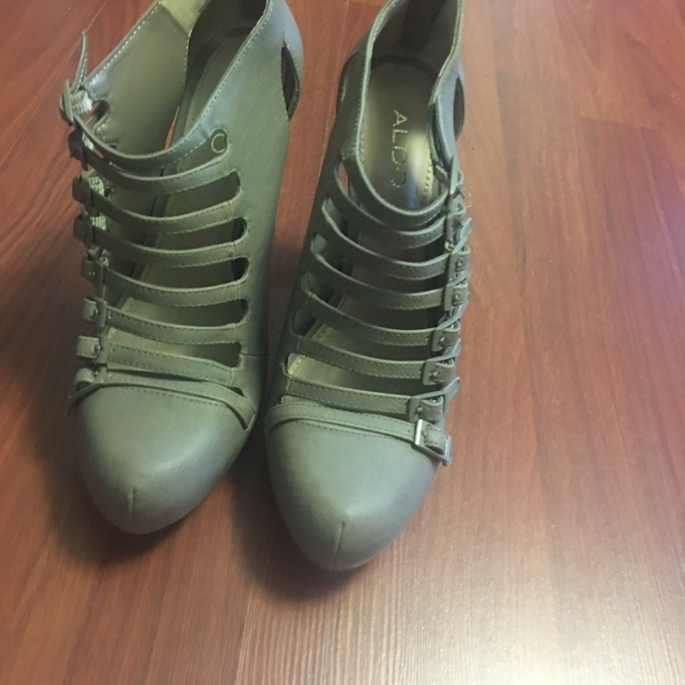 Heels - Picture 2 of 2