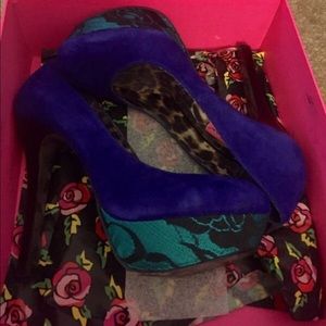 Betsey Johnson Dareah Blue Multi heels