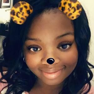 Meet your Posher, Kelia