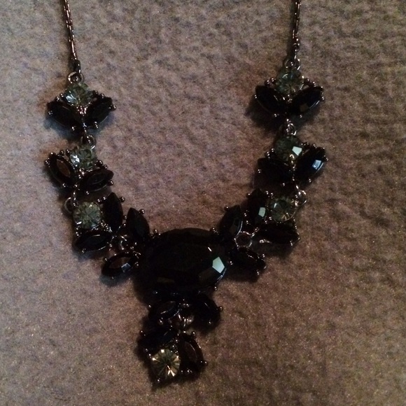 Necklace & earring set - Picture 1 of 3