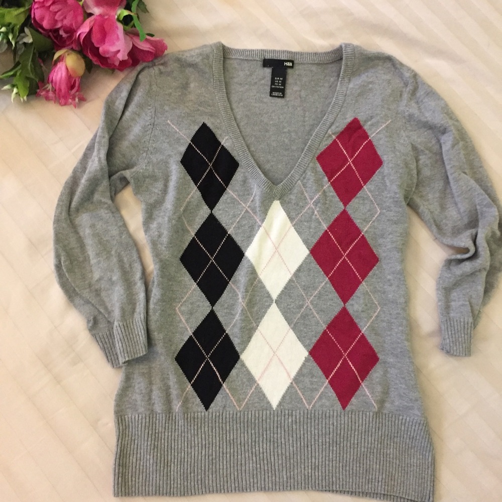 H&M 3/4 Sleeve Argyle V-Neck Sweater