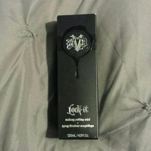 Kat von D lock-it makeup setting mist
