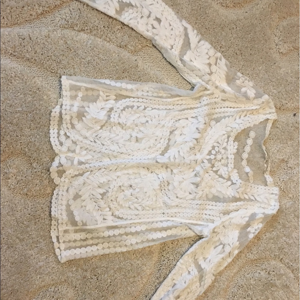 Capri size Medium beautiful lace top