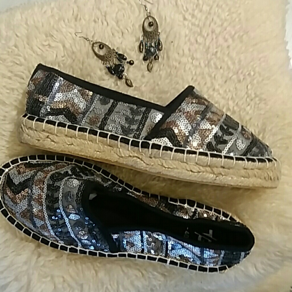 LAST ONE! Silver and Black Sequine Flats - Picture 3 of 4