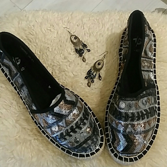 Shoes - LAST ONE! Silver and Black Sequine Flats