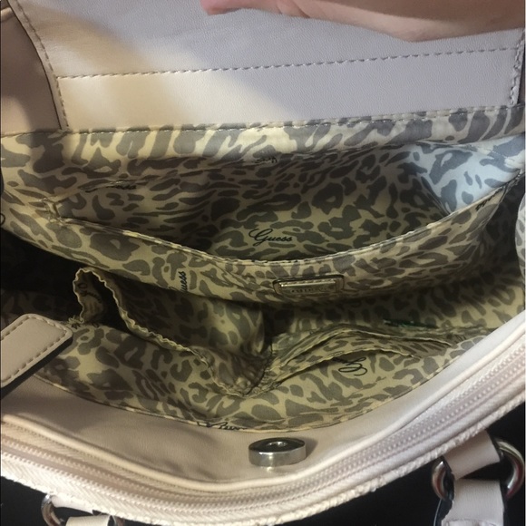 GUESS purse, light pink, medium size - Picture 3 of 6