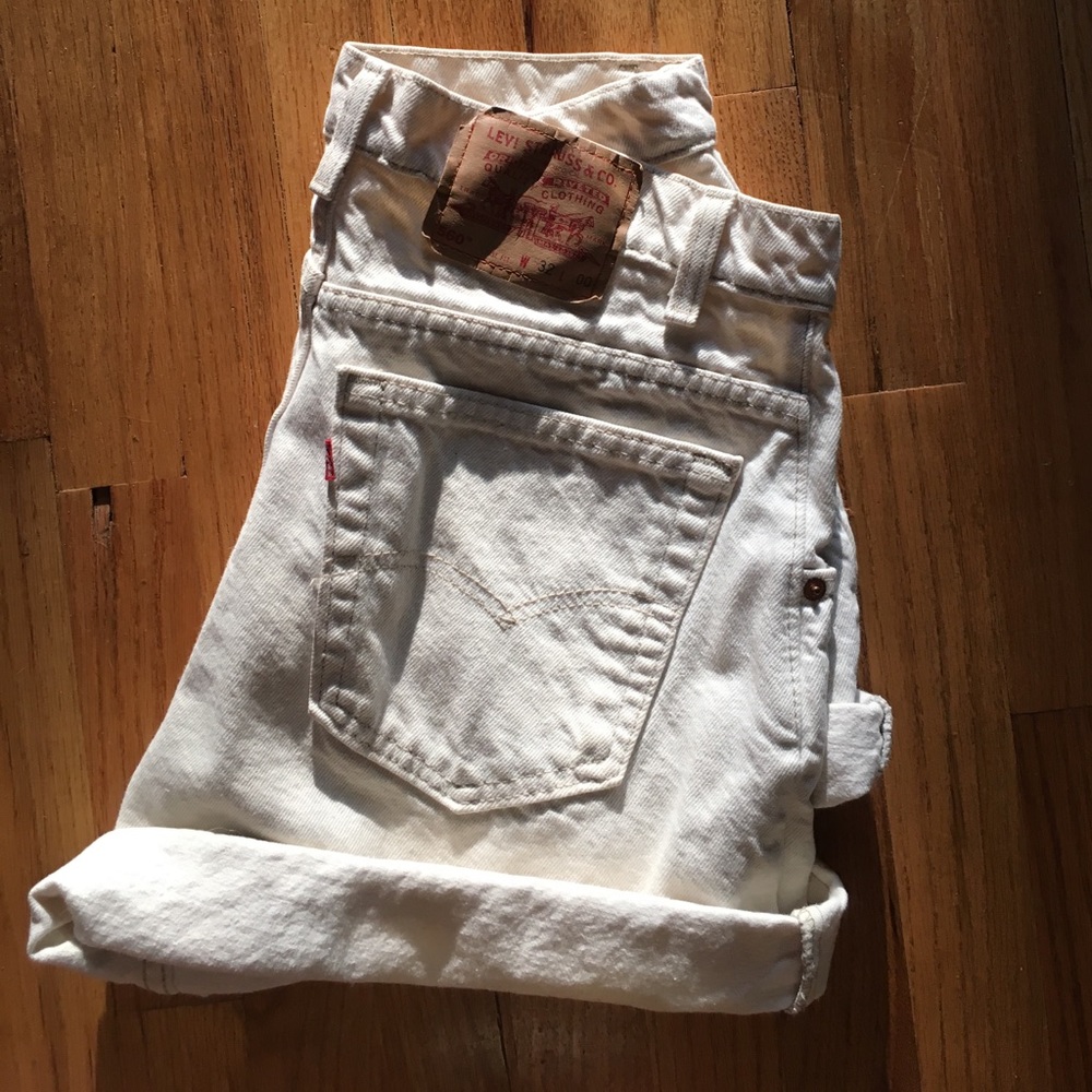 White high wasted Levi shorts