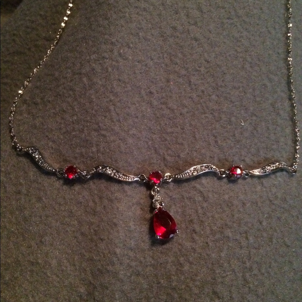 Necklace & earring set