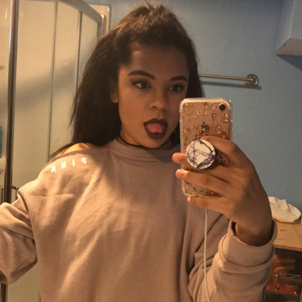 Meet your Posher, Abigail