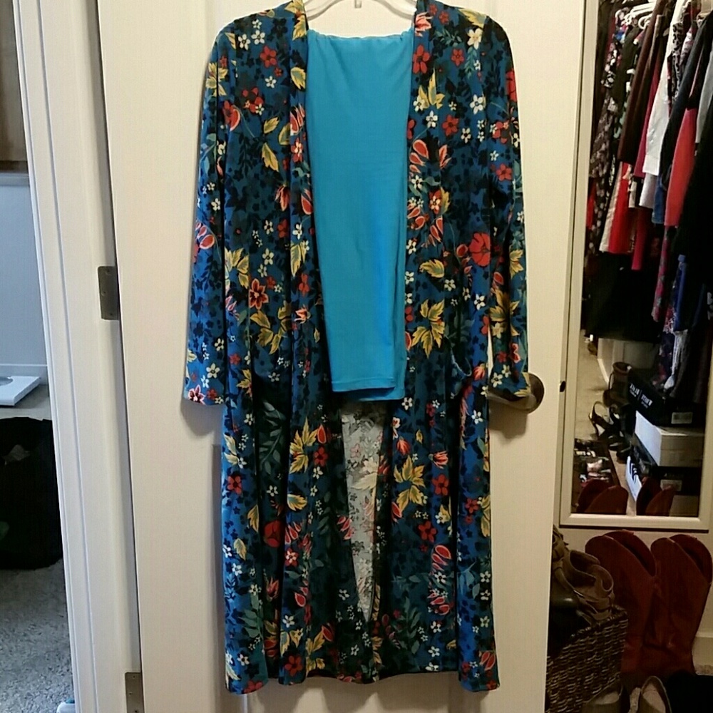 NWOT - Lularoe Sarah Long Cardigan w/ OS leggings