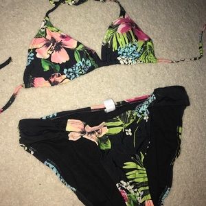 Flowered patterned bikini old navy