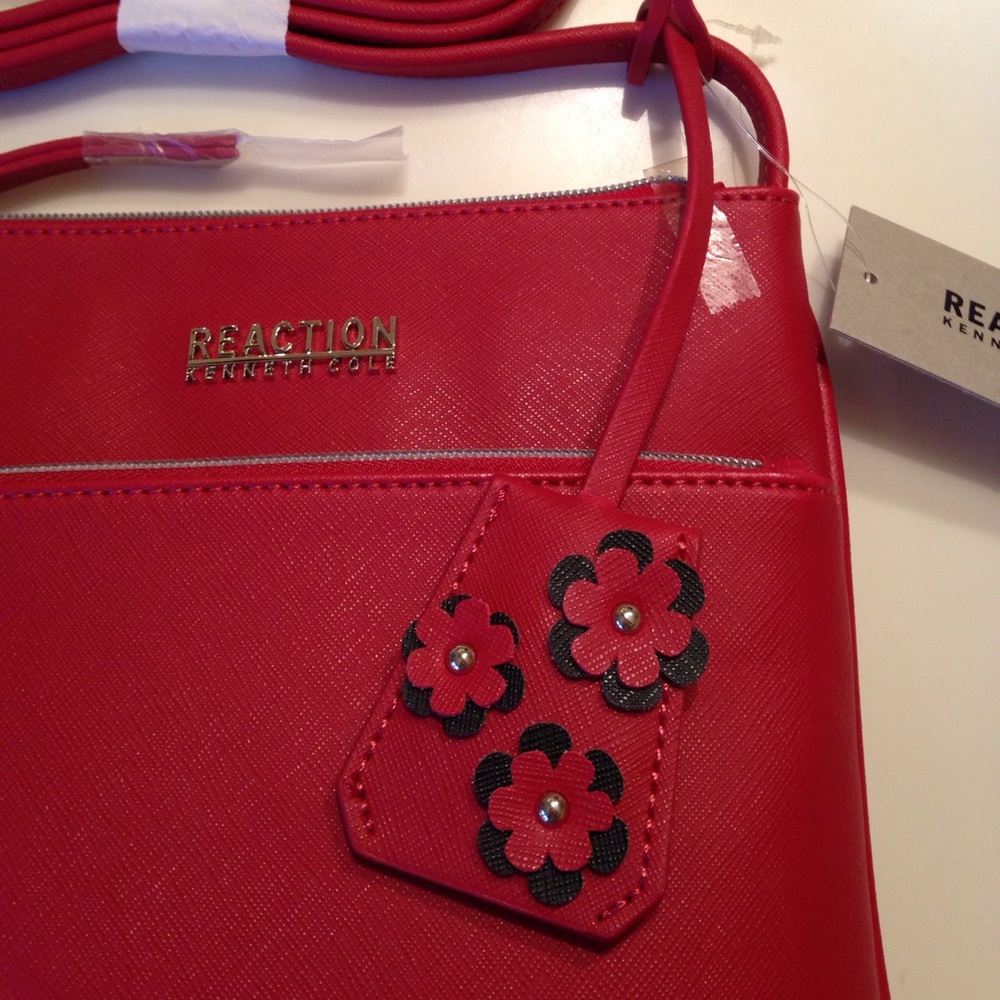 Kenneth Cole Reaction Cross Body Bag - Picture 3 of 4