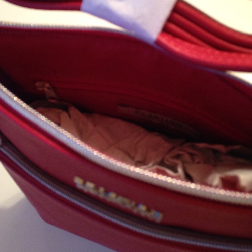 Kenneth Cole Reaction Cross Body Bag - Picture 4 of 4