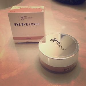 IT COSMETICS BYE BYE PORES LOOSE FINISHING POWDER
